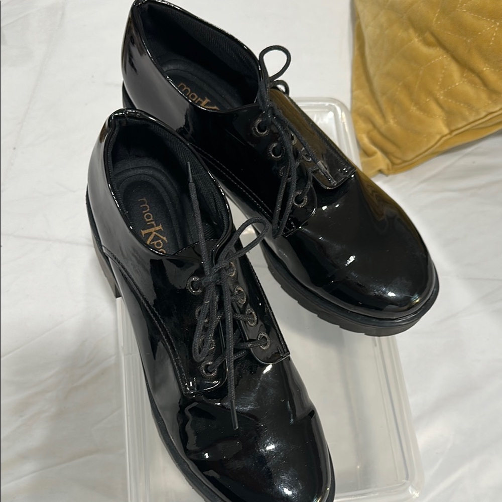 mark. Women's Glossy Black Lace-Up Loafers